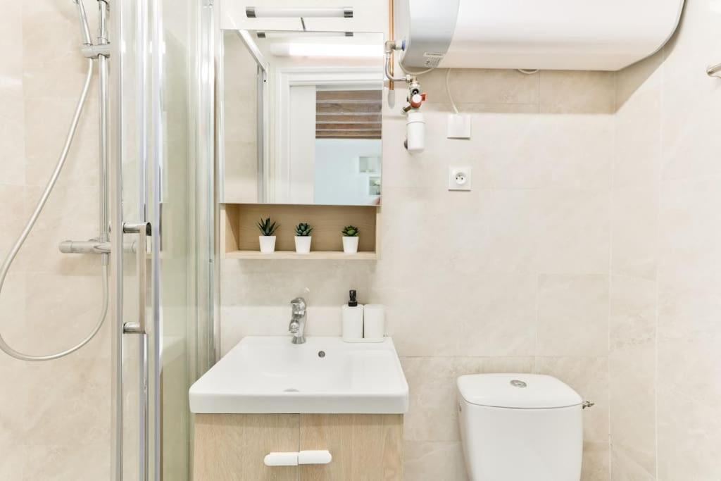 5mn Walk From Oberkampf Metro Station *